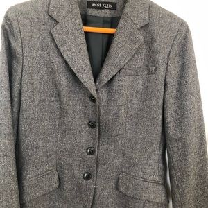 Ann Klein grey blazer.  Size removed but it’s size 6. Flattering shape.